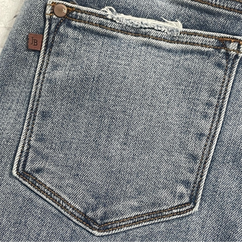 Judy Blue women’s jeans high waist Retro wide-leg distressed hem. NWT.size 3/26 - Picture 10 of 16